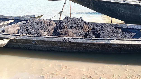 লাখাইয়ে দুর্বৃত্তদের আগুনে পুড়ল জেলের ৫ লাখ টাকার জাল, নৌকাও ক্ষতিগ্রস্ত