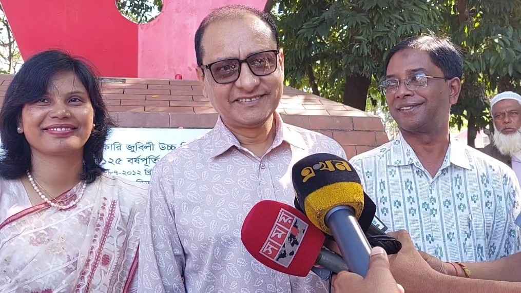 পাঠ্যপুস্তকে ত্রুটি কমাতে সরকার চেষ্টা করছে : শিক্ষা উপদেষ্টা