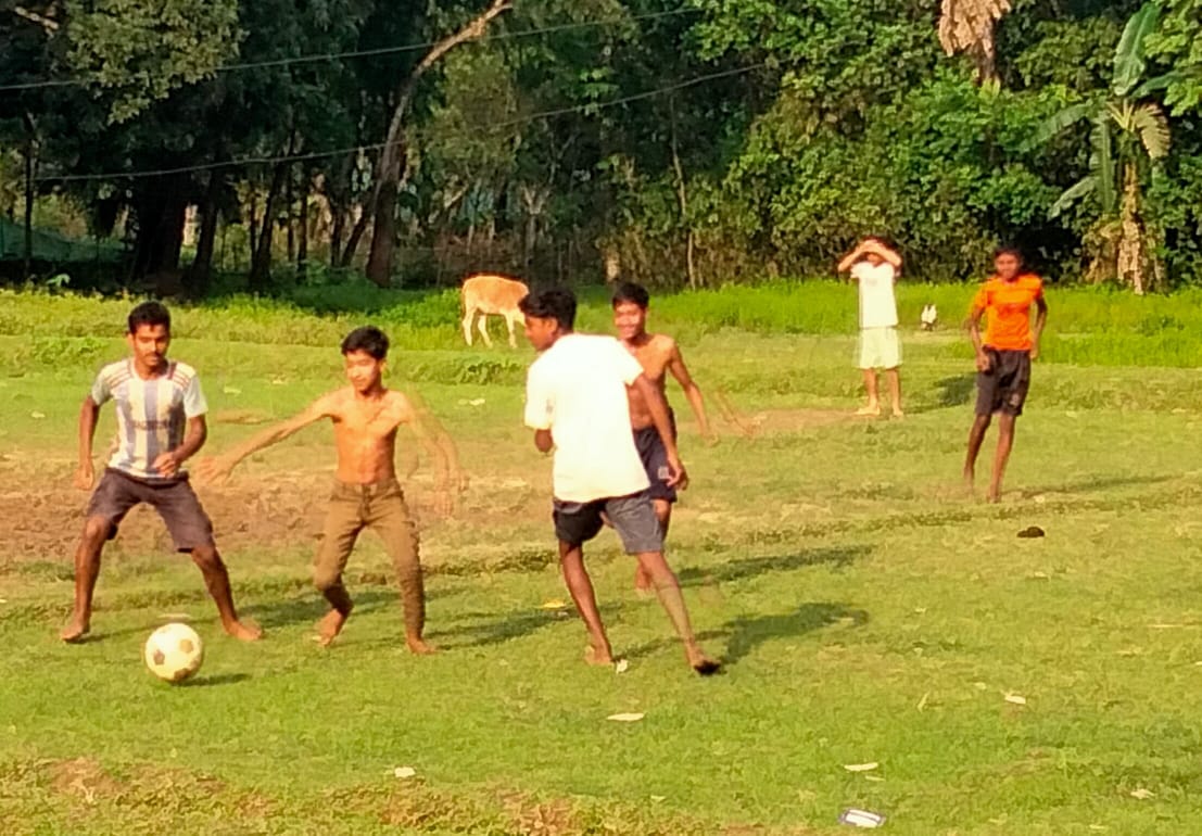 মাঠ না থাকায় খেলাধুলা থেকে বঞ্চিত মহব্বতপুর এলাকাবাসী