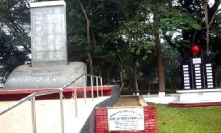আজ মৌলভীবাজার মুক্ত দিবস 