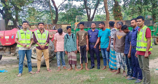 শাহ আরেফিন টিলায় পুলিশের অভিযানে আটক ৭