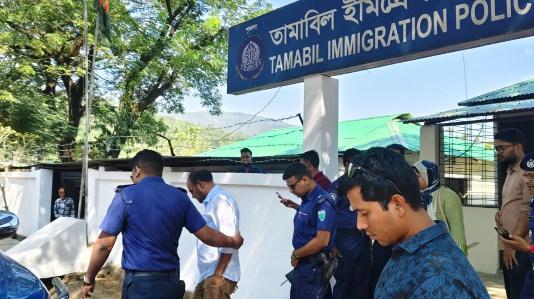 ভারতে যাওয়ার সময় সীমান্তে আ.লীগ নেতা আটক