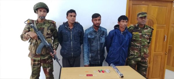 মাধবপুরে সেনা অভিযানে গ্রেপ্তার ৩ 