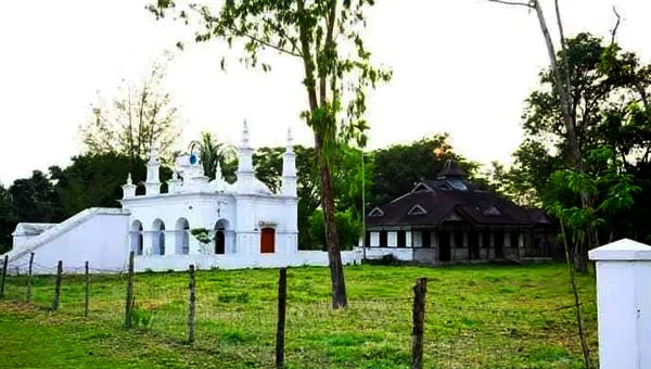 ১৭৪০ সালের মসজিদ থেকে পুরোনো রাজপ্রাসাদ, অবহেলায় সাজিদ রাজার বাড়ি