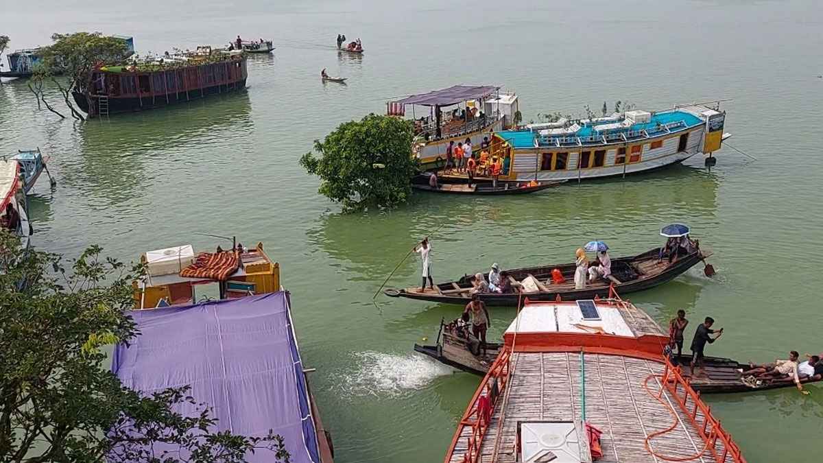 টাঙ্গুয়ার হাওরে পানিতে ডুবে এক পর্যটক নিখোঁজ