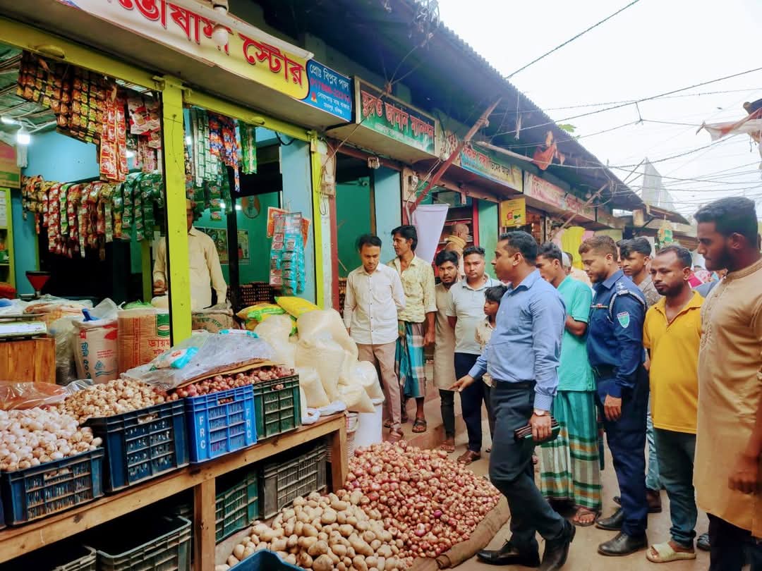 নোয়াপাড়া বাজারে চার ব্যবসা প্রতিষ্ঠানকে জরিমানা
