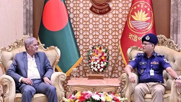 পুলিশকে পেশাদারত্বের সঙ্গে দায়িত্ব পালনের নির্দেশ রাষ্ট্রপতির