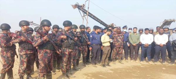  ভোলাগঞ্জে টাস্কফোর্সের অভিযান ২২টি ভাইব্রেটর ও ১৮১টি নৌকা ধ্বংস 