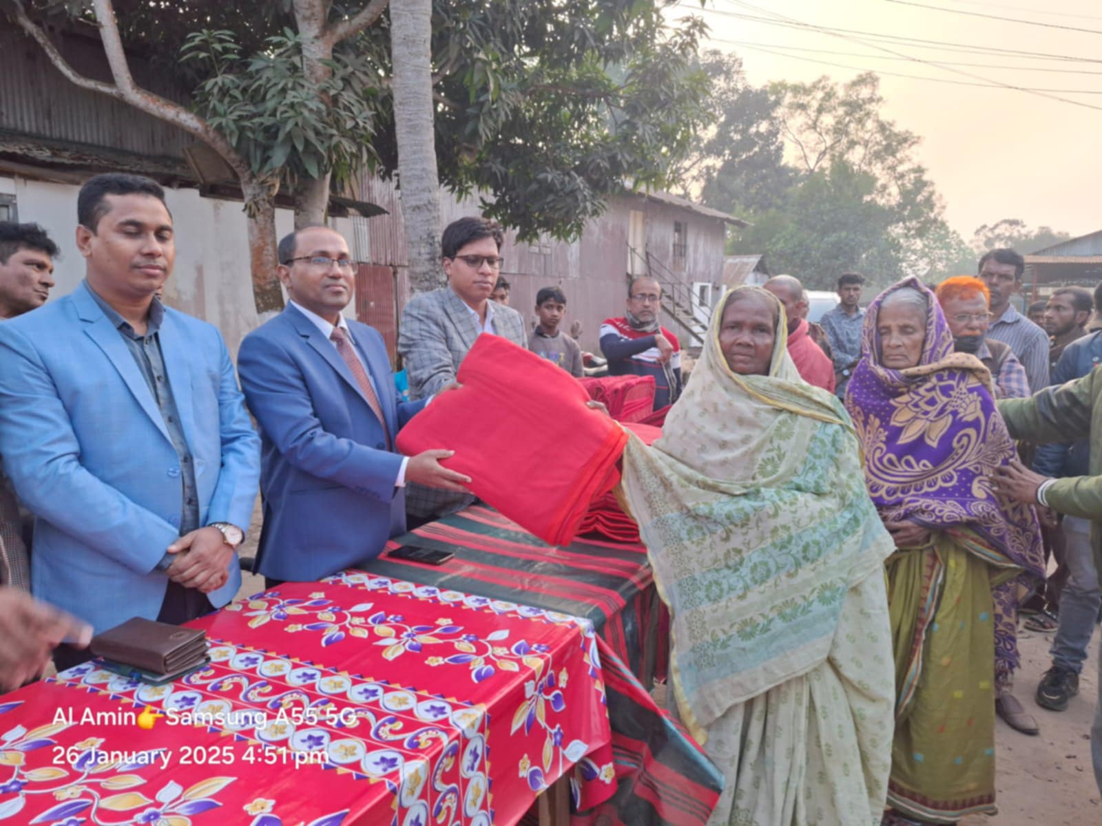 মাধবপুরে চা-বাগানে জেলা প্রশাসকের কম্বল বিতরণ