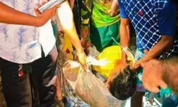 কমলগঞ্জে চলন্ত ট্রেনের ছাদ থেকে যুবককে ফেলে দেওয়ার অভিযোগ