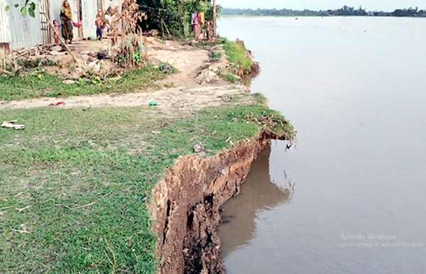 বালু উত্তোলনে কুশিয়ারার ভাঙ্গনে ঝুঁকিতে শতাধিক বসতবাড়ি