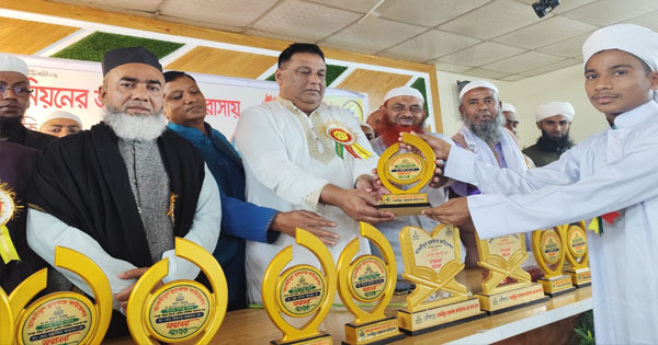 ধর্মপাশায় তাকরীমুল হুফফাজ ফাউন্ডেশনের উদ্যোগে ১৯জন নবীন হাফেজকে সংবর্ধনা 