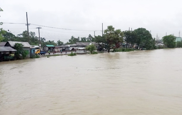 বিপদসীমার ওপর দিয়ে বইছে খোয়াই নদীর পানি