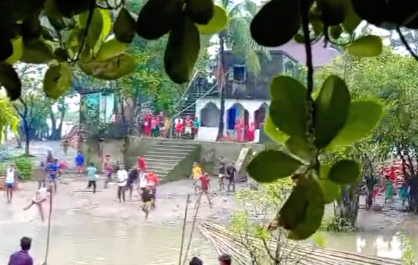 মধ্যনগরে মসজিদের হিসাব নিয়ে সংঘর্ষ, আহত ২৫