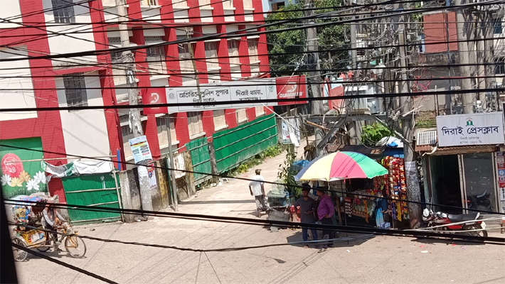 দিরাই বাসস্ট্যান্ডে ফিরেছে শৃঙ্খলা, সরানো হলো সড়ক দখল করা দোকানপাট
