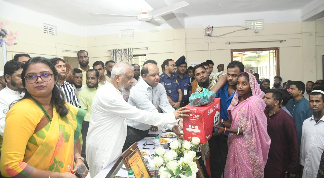 ক্ষতিগ্রস্ত কৃষকদের প্রয়োজনীয় সব সহায়তা দেওয়া হবে: শ্রমমন্ত্রী