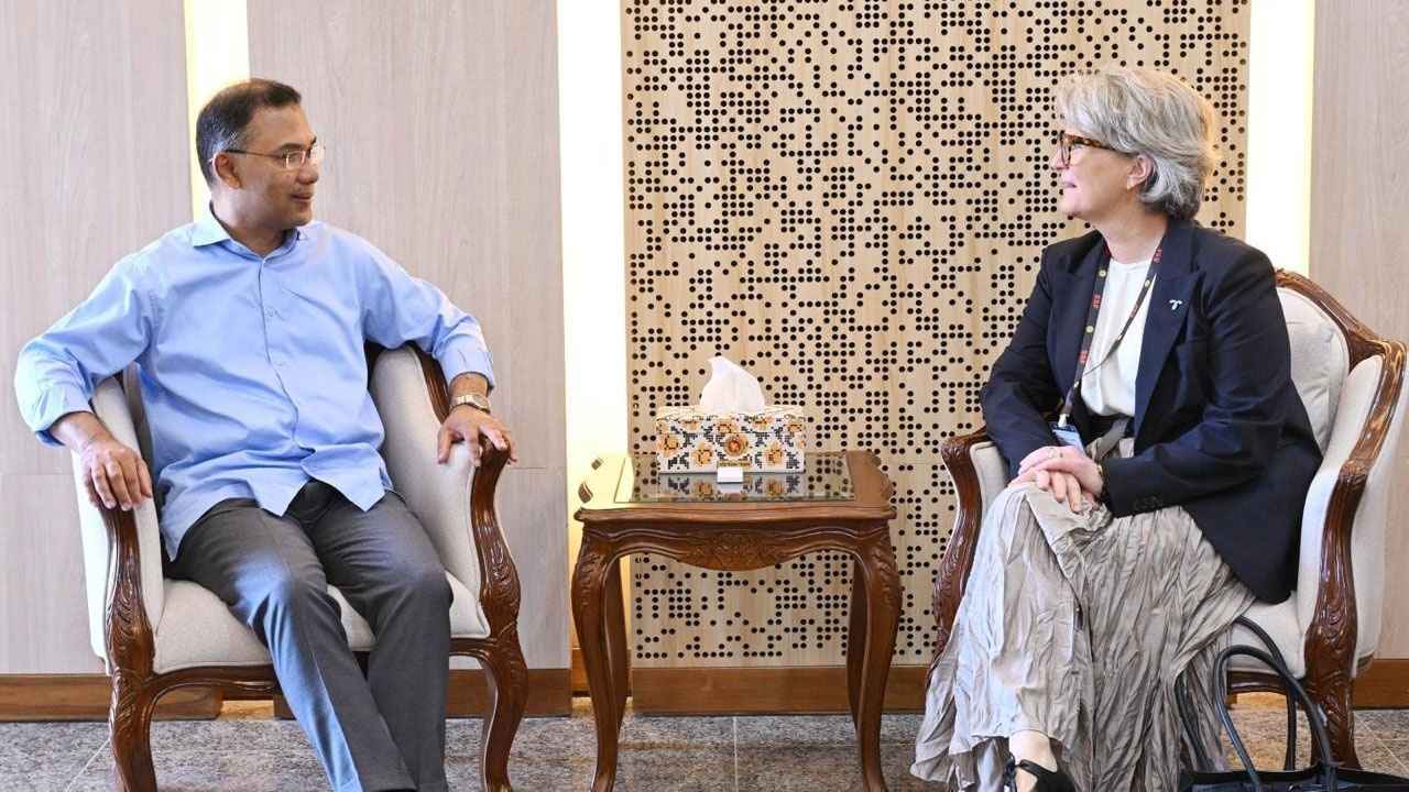 প্রধানমন্ত্রীর সঙ্গে টেলিনর গ্রুপের সিইওর সাক্ষাৎ