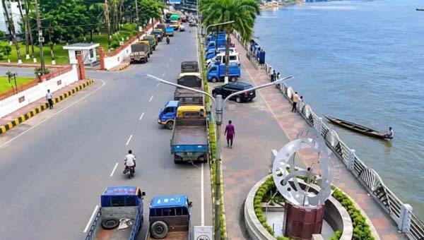 ক্বীন ব্রিজে ফিরেছে ট্রাক, সার্কিট হাউসের ফোয়ারা বন্ধ