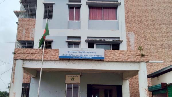 এক মাসেও যোগদান হয়নি মধ্যনগরের নতুন ইউএনওর