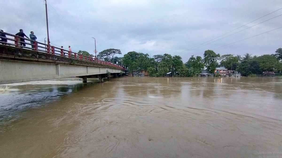 মৌলভীবাজারে কমতে শুরু করেছে নদ-নদীর পানি