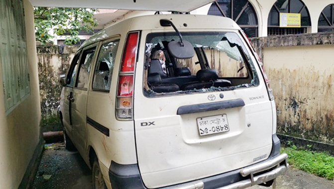 কাউন্সিলরের বাসায় &lsquo;হামলার জেরে&rsquo; সাবেক ছাত্রলীগ নেতার বাসায় হামলা