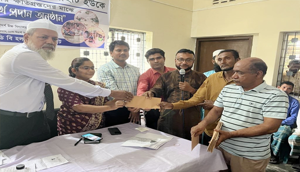 চুনারুঘাট ডেভেলপমেন্ট সোসাইটি ইউকে কর্তৃক বন্যার্তদের মাঝে নগদ অর্থ প্রদান 