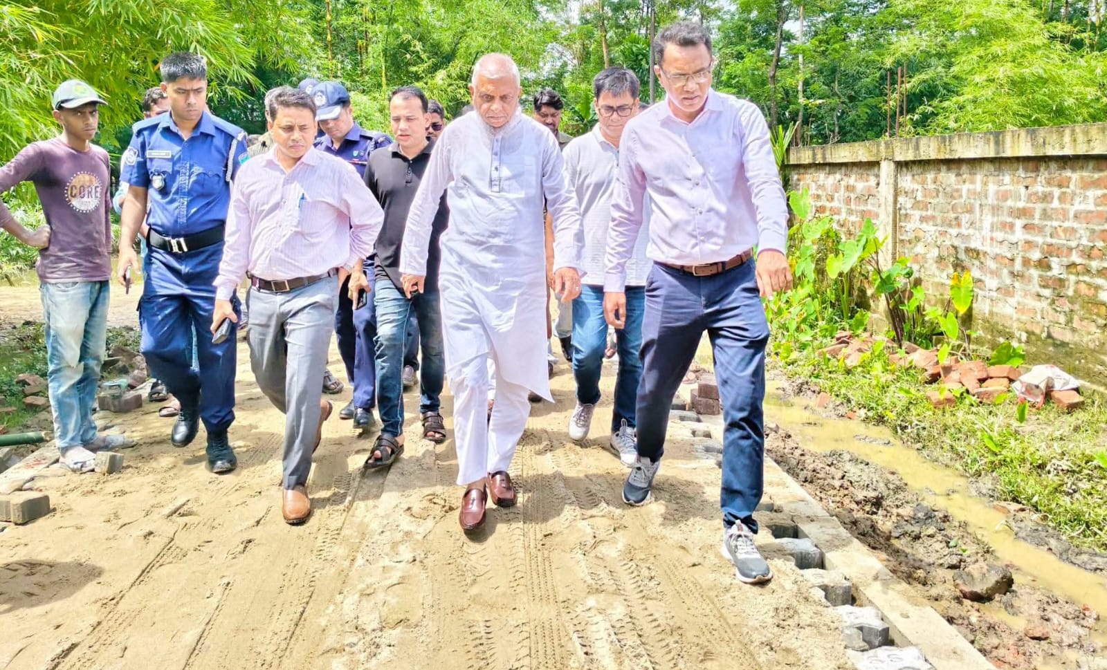 সড়ক টেকসই রাখতে কার্যকর ড্রেনেজ ব্যবস্থাও গুরুত্বপূর্ণ : মন্ত্রী আরিফ