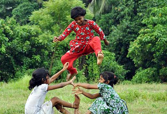 হারিয়ে যাচ্ছে ঐতিহ্যবাহী গ্রামীণ খেলাধুলা