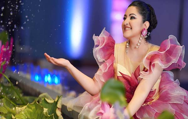 জাঁকজমক ছেড়ে &lsquo;শিউলি সন্ধ্যা&rsquo;, অন্যরকম জন্মদিন কাটাচ্ছেন পরীমণি