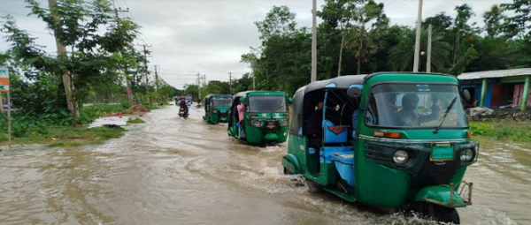 বড়লেখা-কুলাউড়া মহাসড়কে পানি, যান চলাচল ব্যাহত