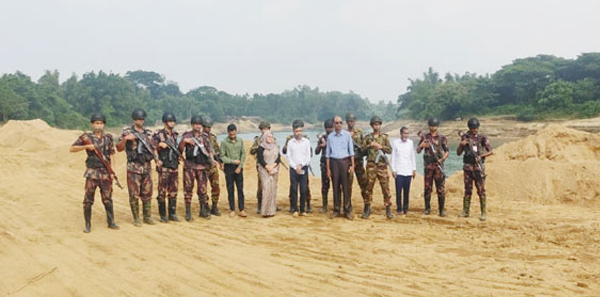 জৈন্তাপুরে টাস্কফোর্সেরে অভিযানে বালু জব্দ, আটক ১