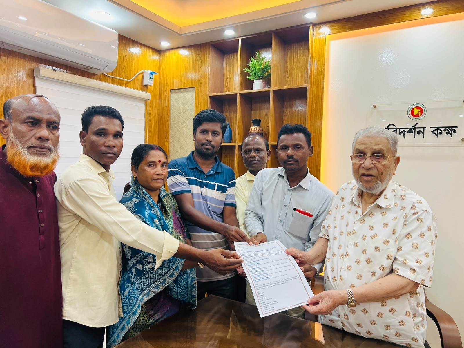 ক্ষুদ্র নৃগোষ্ঠীর স্বীকৃতিসহ ৬ দফা দাবি চা শ্রমিকদের