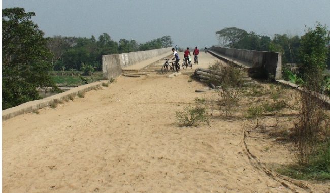 'বেকার পড়ে আছে' ৩২ কোটি টাকার সেতু