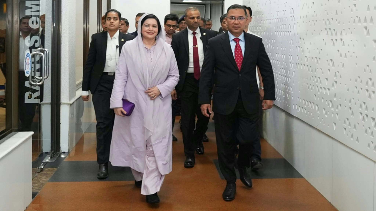 জাপান সফর শেষে দেশে ফিরলেন প্রধানমন্ত্রী