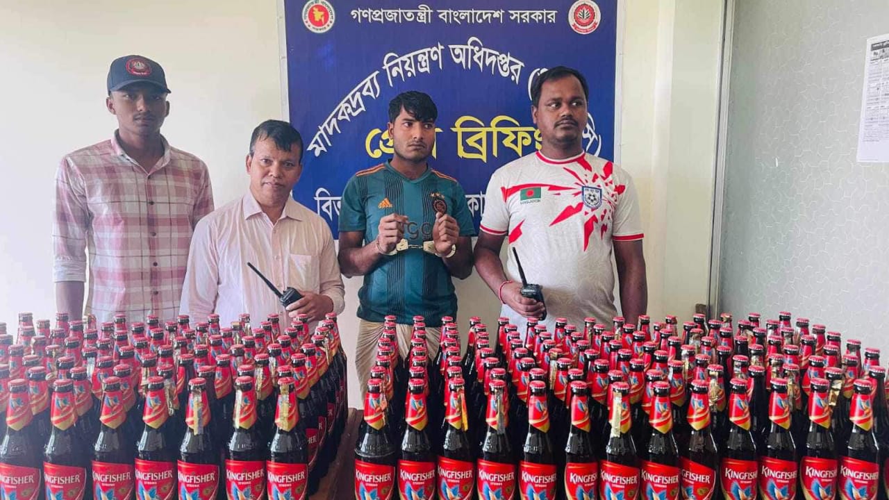 জৈন্তাপুরে মাদকদ্রব্য নিয়ন্ত্রণ অধিদপ্তরের অভিযানে ২০৮ বোতল মদসহ আটক ১