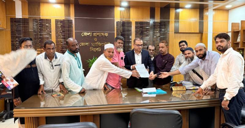 যানজট নিরসন ও সড়ক সংস্কারের দাবিতে স্মারকলিপি