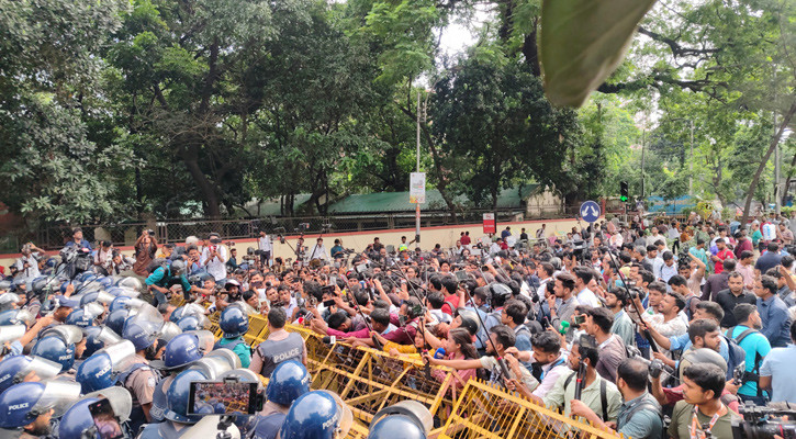 শিক্ষামন্ত্রীর দুঃখ প্রকাশ, পরীক্ষা বাতিল : তারপরও কেন আন্দোলন?