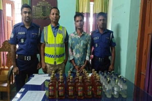 জৈন্তাপুরে ৩৯ বোতল বেদেশি মদ সহ যুবক আটক 