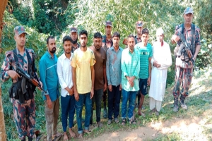 বাংলাদেশে প্রবেশকালে বিজিবির হাতে আটক ৮
