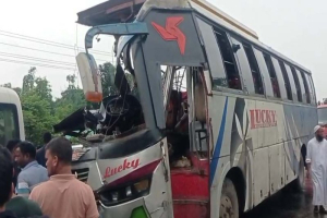 সিলেট-ঢাকা মহাসড়কে দুই বাসের সংঘর্ষ, চালক নিহত সিলেট-ঢাকা মহাসড়কে দুই বাসের সংঘর্ষ, চালক নিহত