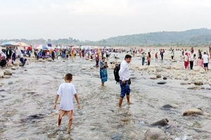 তিন দিনের ছুটিতে পর্যটকে মুখর সিলেট