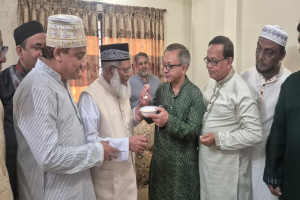 খন্দকার মুক্তাদির–মাওলানা হাবিবের সৌহার্দ্যপূর্ণ সাক্ষাৎ: মিষ্টি নিয়ে শুভেচ্ছা বিনিময়