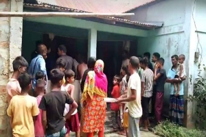 সৌদিফেরত স্ত্রীকে গলা কেটে হত্যা করে থানায় হাজির স্বামী