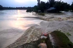 মৌলভীবাজারে ১০ হাজার পরিবার পানিবন্দি, আশ্রয়কেন্দ্রে ২ হাজার মানুষ