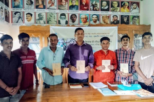 বীর মুক্তিযোদ্ধা শ্রী রবীন্দ্র চন্দ্র দাস গ্রন্থাগারে সৃজনশীল অনুভূতি প্রকাশ ও বই বিতরণ