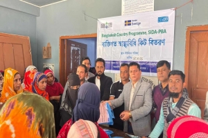 দোয়ারাবাজারে এফআইভিডিবি-র উদ্যোগে কীটসহ স্বাস্থ্যসামগ্রী বিতরণ