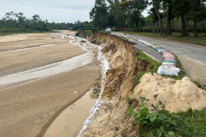 চুনারুঘাটের পর্যটন কেন্দ্র চা-বাগানের রামগঙ্গা ধ্বংসের মুখে, ঝুঁকিতে সড়ক ও পর্যটন স্থাপনা চুনারুঘাটের পর্যটন কেন্দ্র চা-বাগানের রামগঙ্গা ধ্বংসের মুখে, ঝুঁকিতে সড়ক ও পর্যটন স্থাপনা
