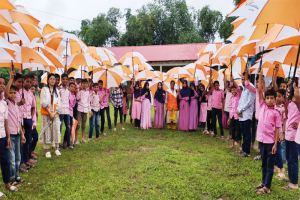 গোয়াইনঘাটে শিক্ষার্থীদের মাঝে ওয়ার্ল্ড ভিশনের উদ্যোগে ছাতা বিতরণ