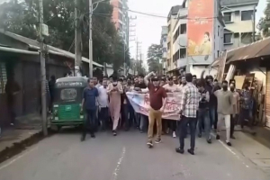 নগরীতে ভোরের ঝটিকা মিছিল, অভিযানে আটক ৪ নগরীতে ভোরের ঝটিকা মিছিল, অভিযানে আটক ৪