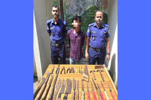 কুলাউড়ায় ডাকাতির প্রস্তুতির অভিযোগে দেশীয় অস্ত্রসহ যুবক আটক কুলাউড়ায় ডাকাতির প্রস্তুতির অভিযোগে দেশীয় অস্ত্রসহ যুবক আটক